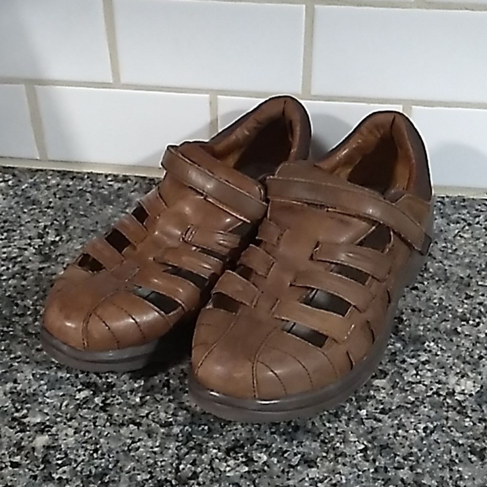Dr. Comfort Brown Leather Casual Sandals. Size 9 Wide